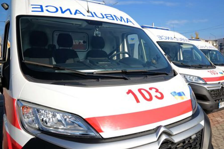 На Луганщині медики отримали 10 реанімобілів підвищеної прохідності