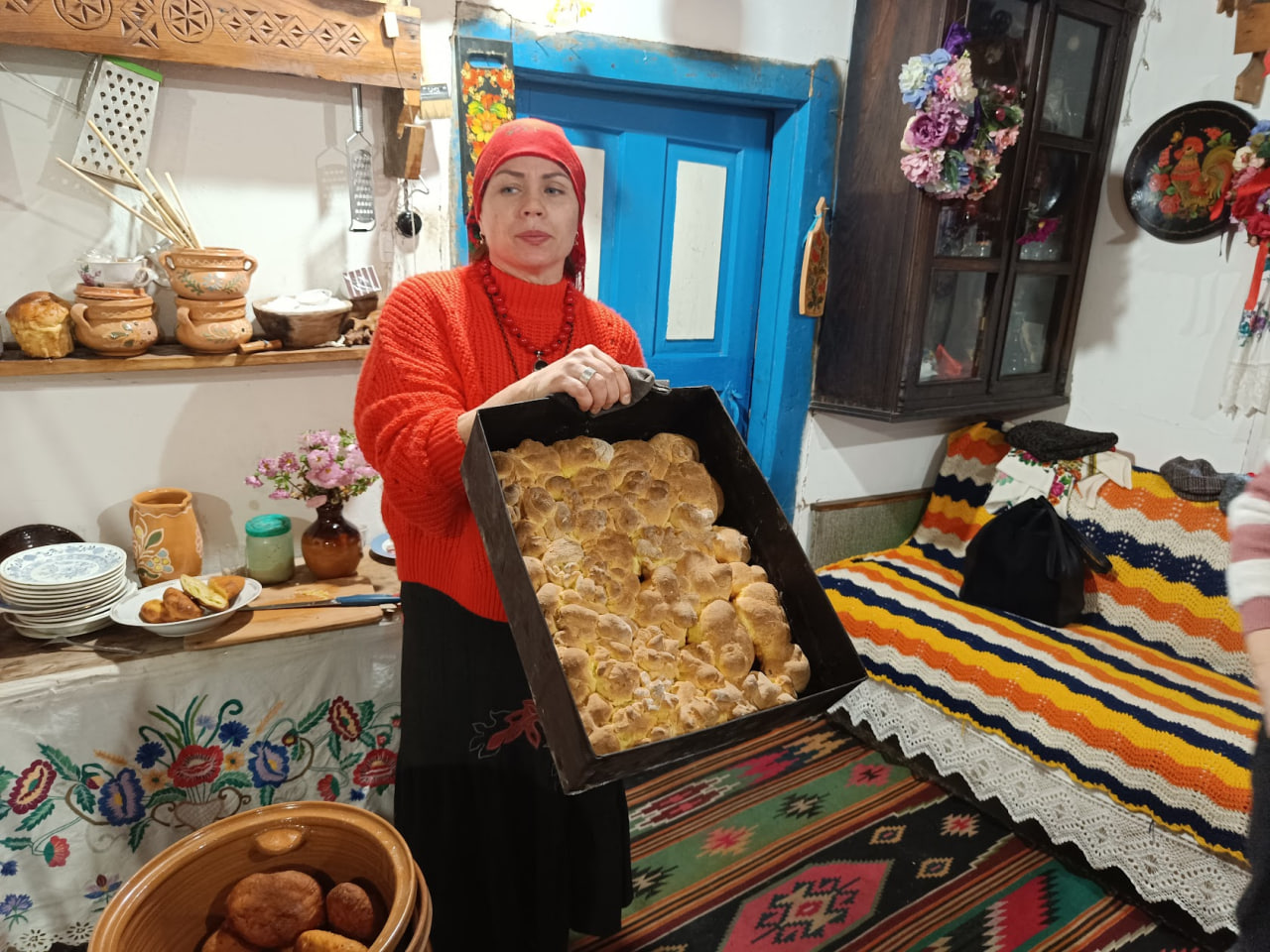 Олена Щербань із випічкою