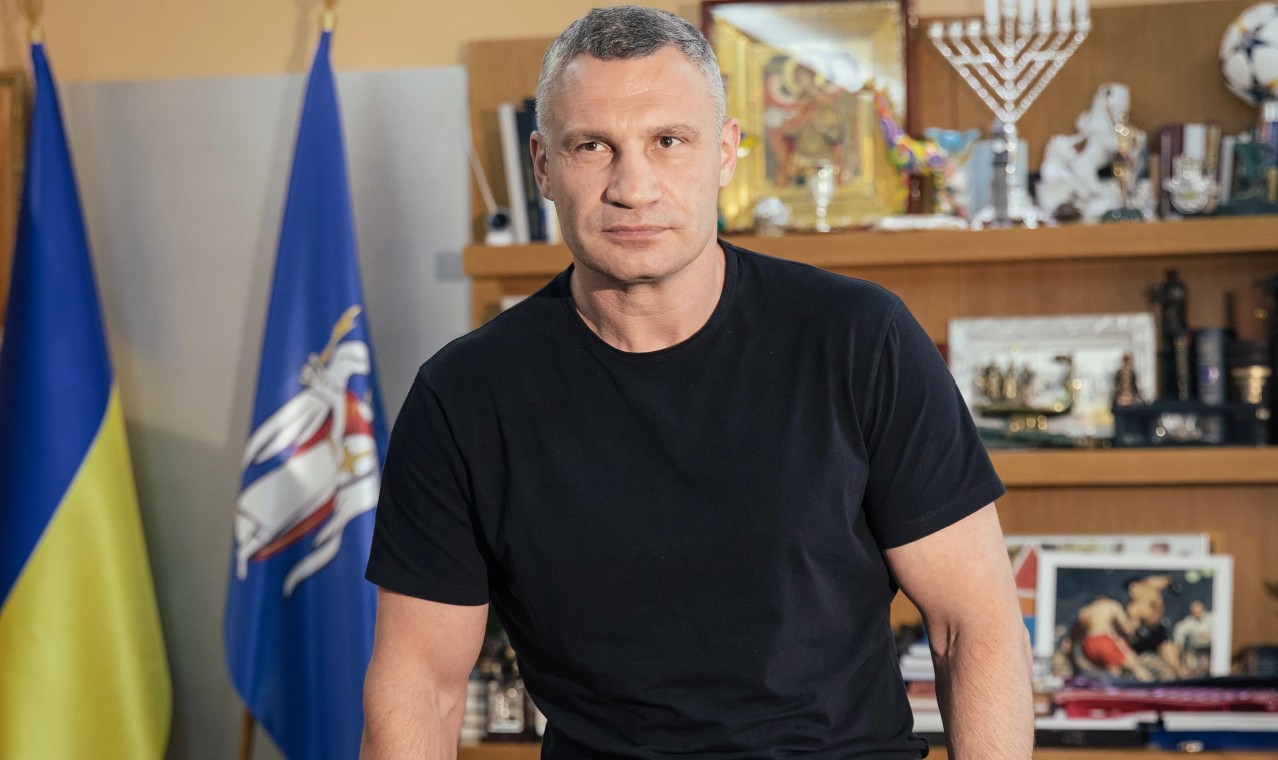 Віталій Кличко у своєму кабінеті мера Києва/ фото: Кузьмін Олександр / «Бабель» 