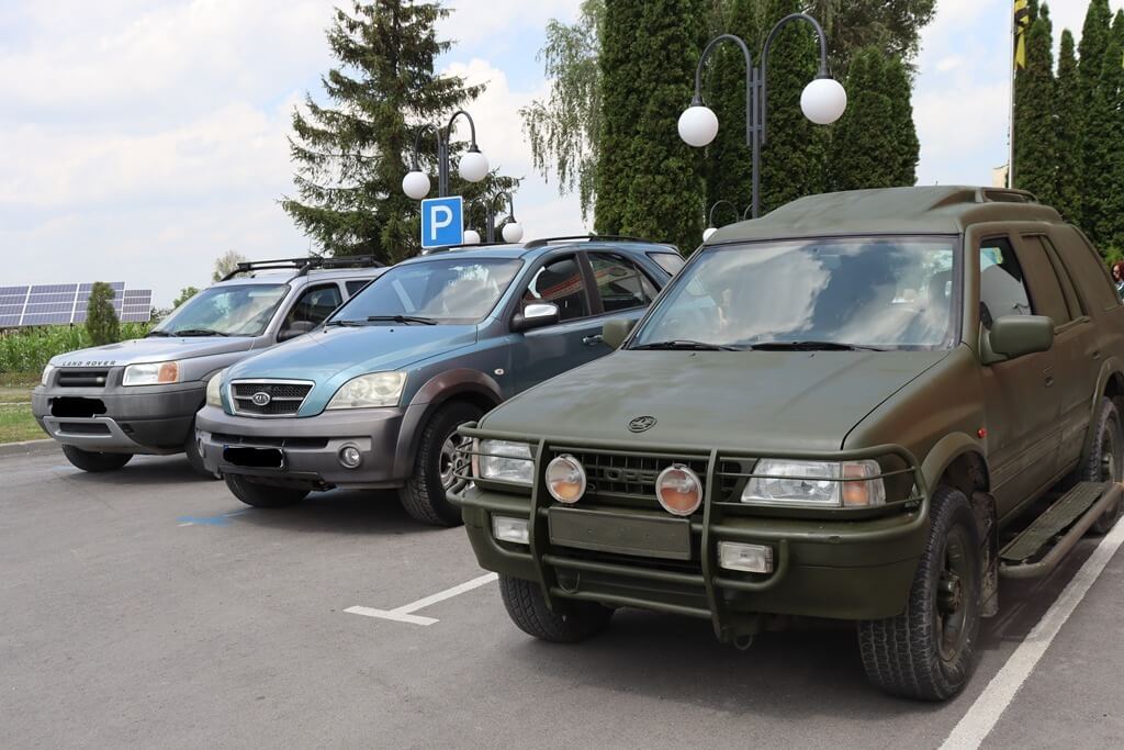 Сільська громада на Тернопільщині купує і передає авто для ЗСУ