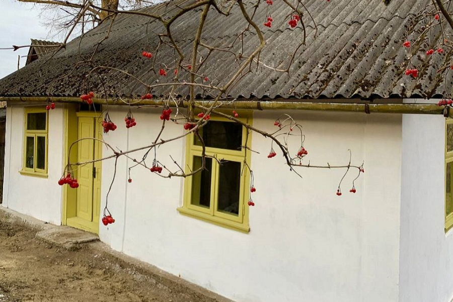 Благодійниця відроджує покинуті хати у селі Поморяни