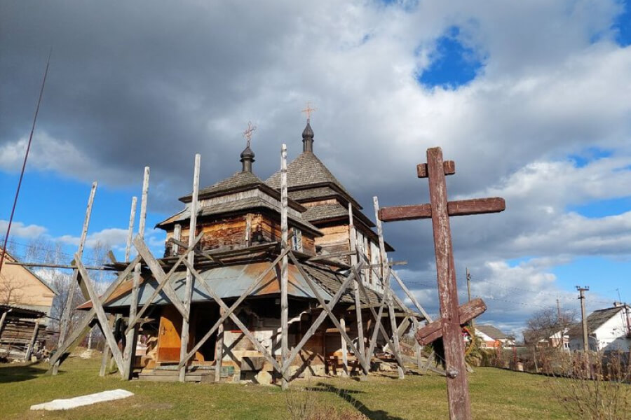 У селі на Львівщині реставрують церкву 17 століття