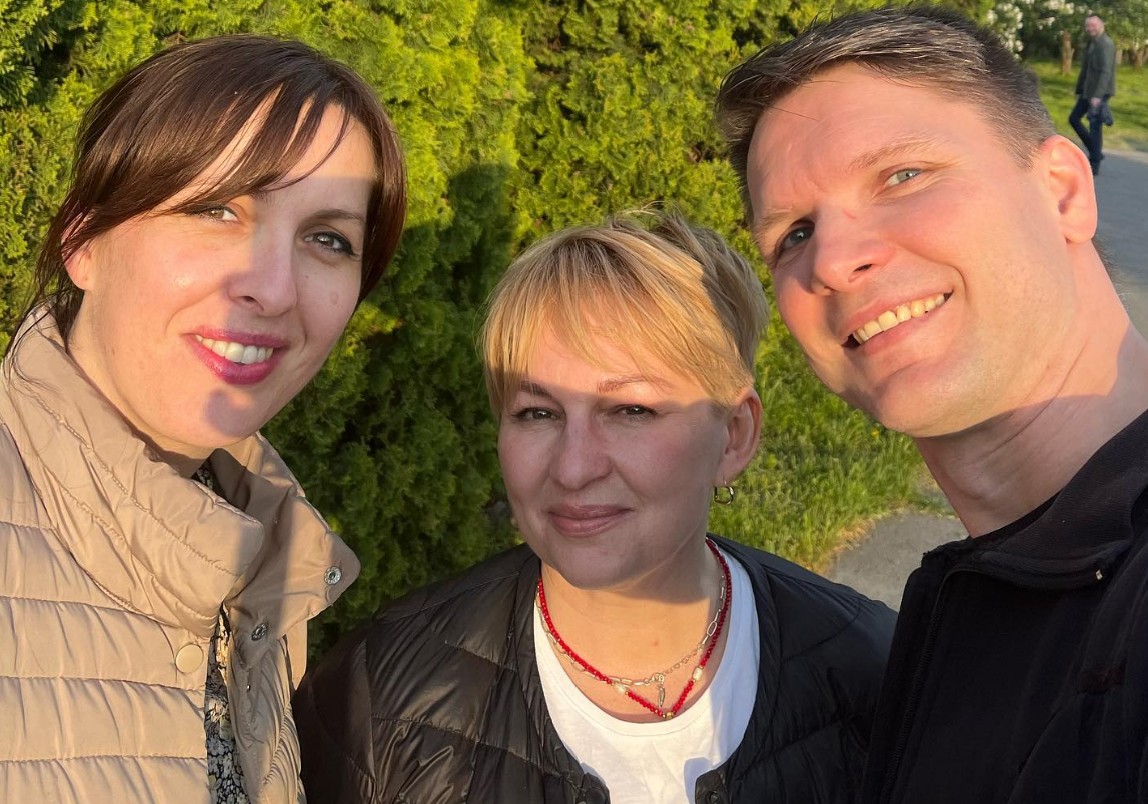 Родина Синько з менторкою по гранту