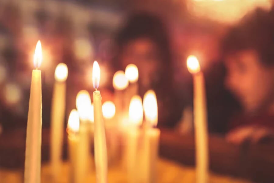 Свічка в церкві