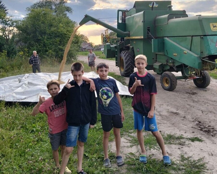 Діти і комбайн