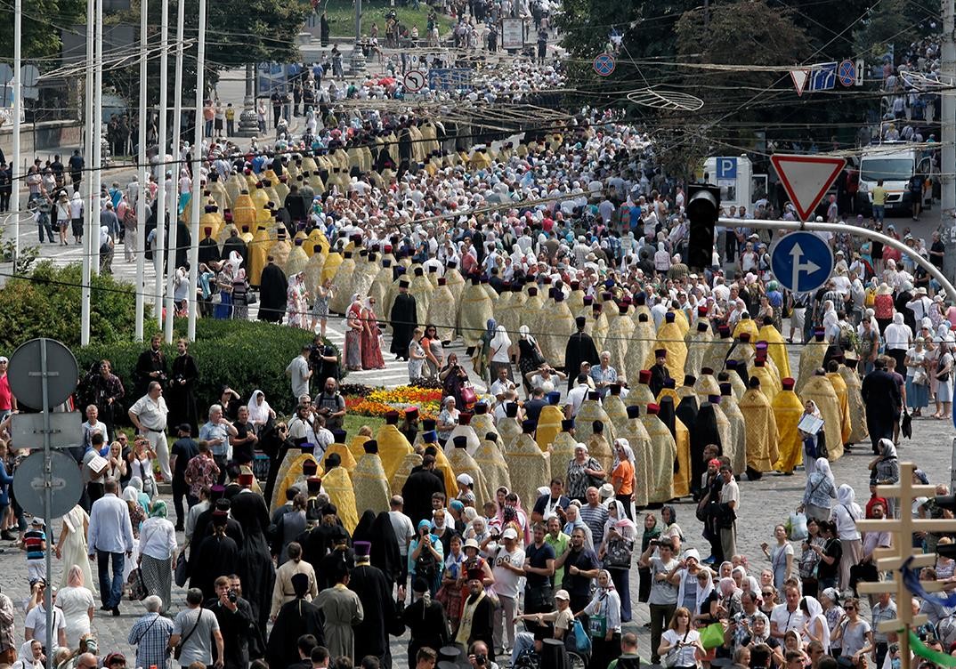 Тисячі вірян пройшли хресною ходою на честь хрещення Київської Русі