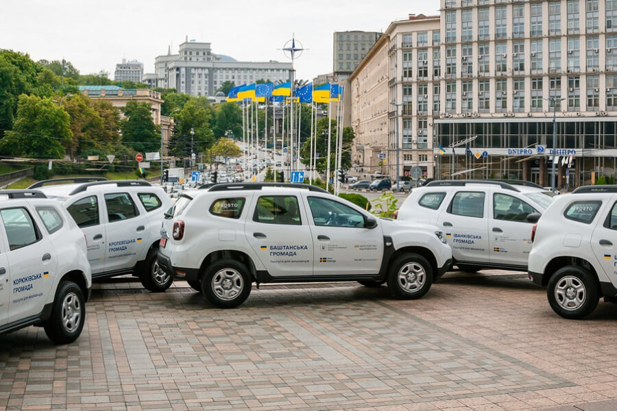 Проєкт PROSTO передав мобільні ЦНАПи у 5 деокупованих громад