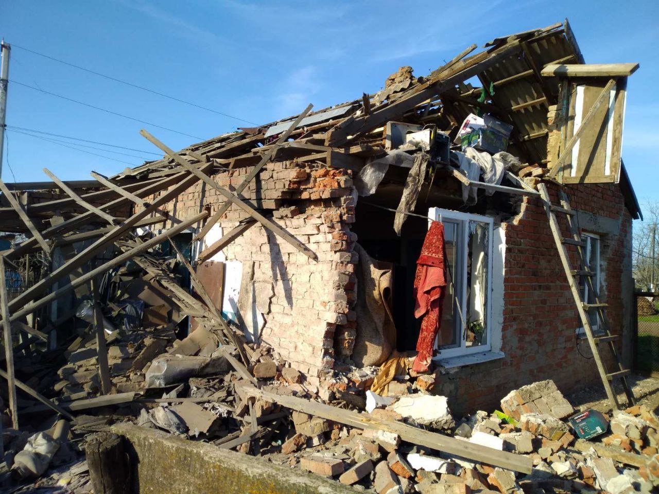 Зруйнований росіянами будинок