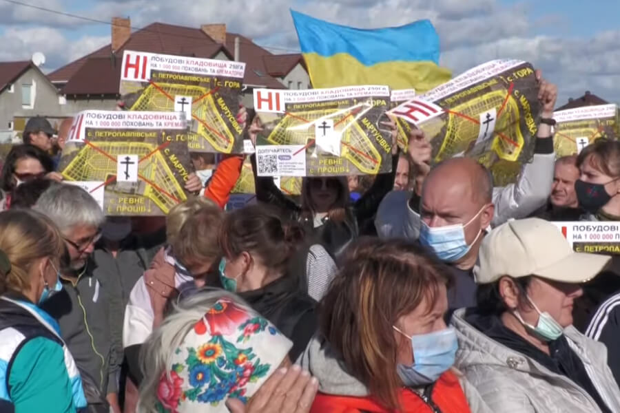 Селяни на Київщині протестують проти масштабного кладовища