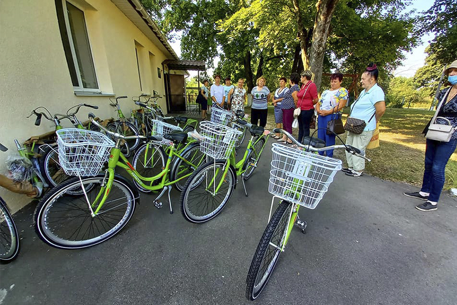У селищі Димерка на Київщині соцпрацівники отримали велосипеди