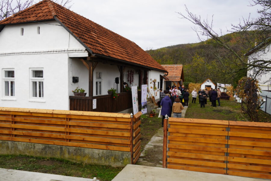 У старій хаті в Мужієво створили музей-садибу