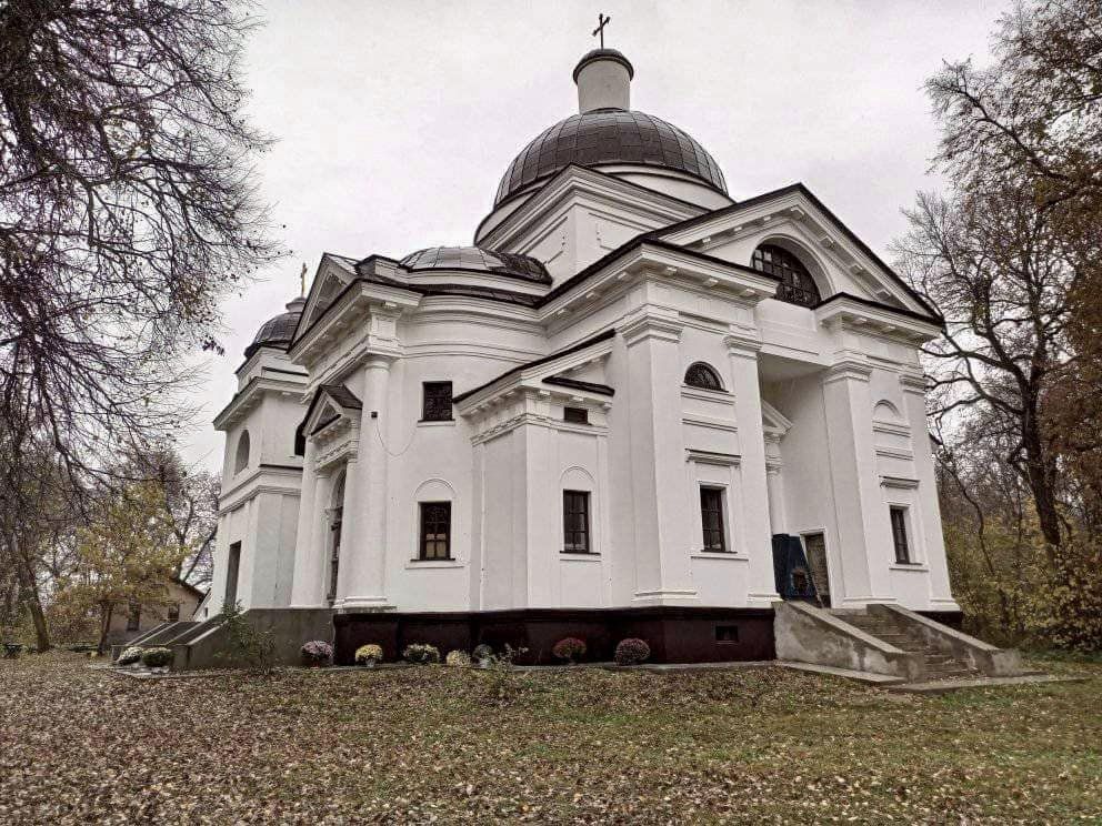Селяни на Чернігівщині своїми силами відновлюють двохсотлітній храм