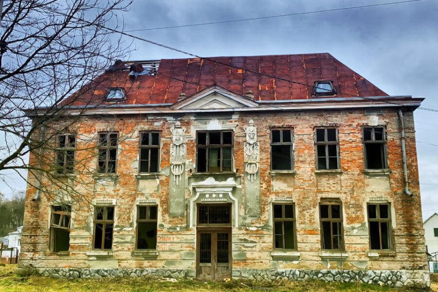 Стара школа в селі Розділ стала хостелом для переселенців