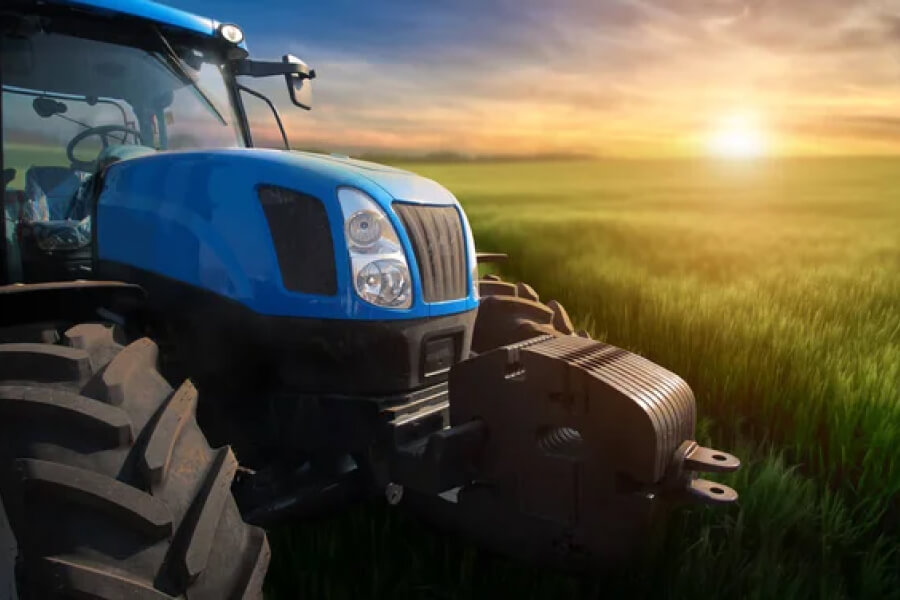 В Україну під час війни продовжують надходити трактори Беларус