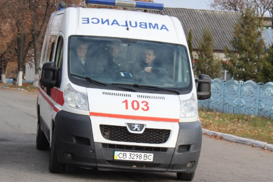 На Чернігівщині селищна лікарня отримала сучасний медичний автомобіль