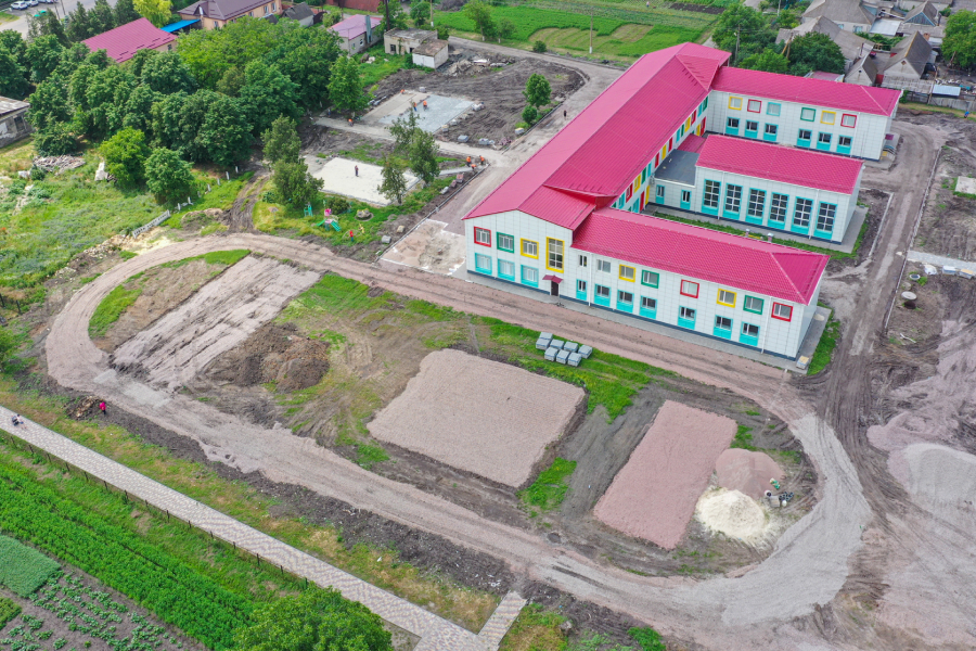 У сільській школі на Дніпропетровщині будують сучасний стадіон