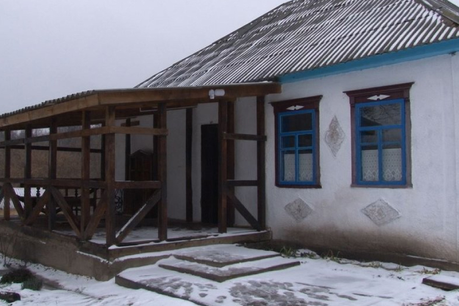 Дівчина з Черкащини створила зону відпочинку в сільській хаті
