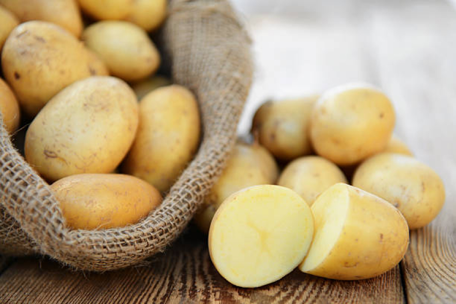 На Тернопільщині селяни зібрали майже 500 сіток картоплі для військових