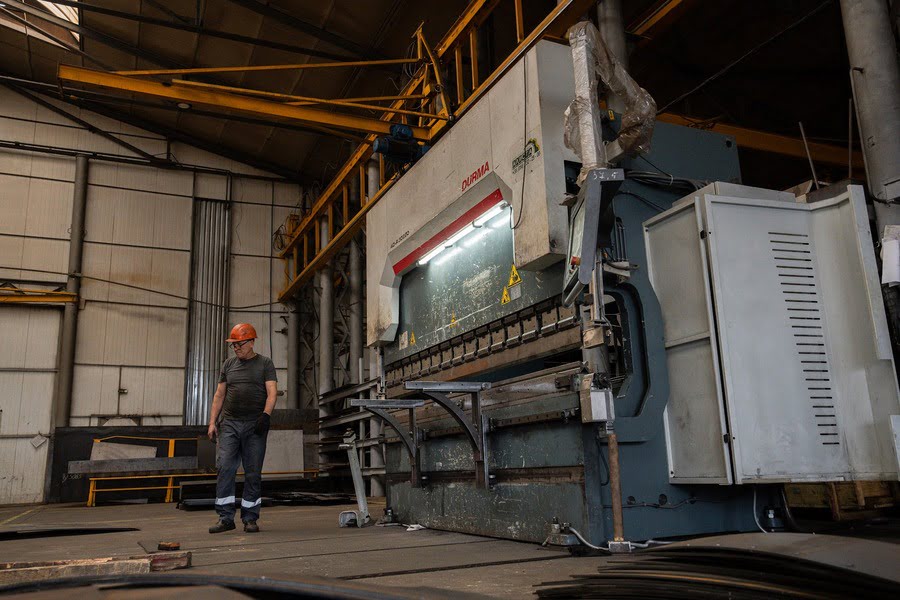 Працівник на Заводі Кобзаренко