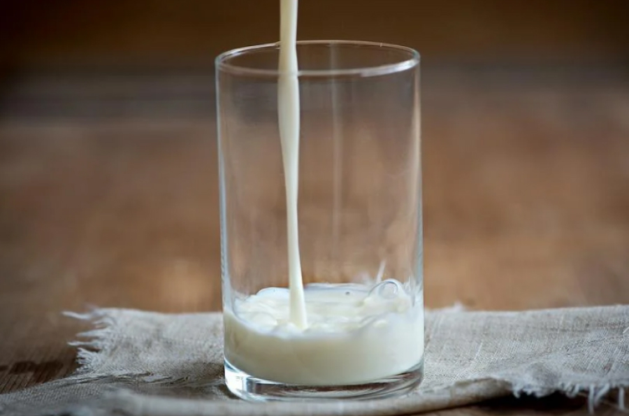 Молоко у склянці