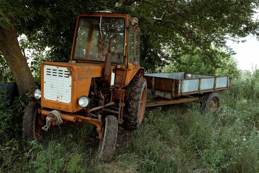 Старий трактор