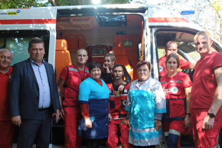 Громада Херсонщини отримала сучасний автомобіль швидкої допомоги