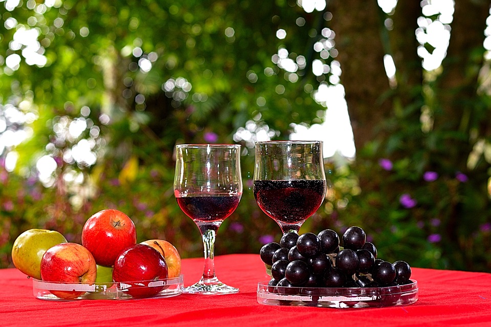 Винороби поділилися бюджетним рецептом домашнього вина