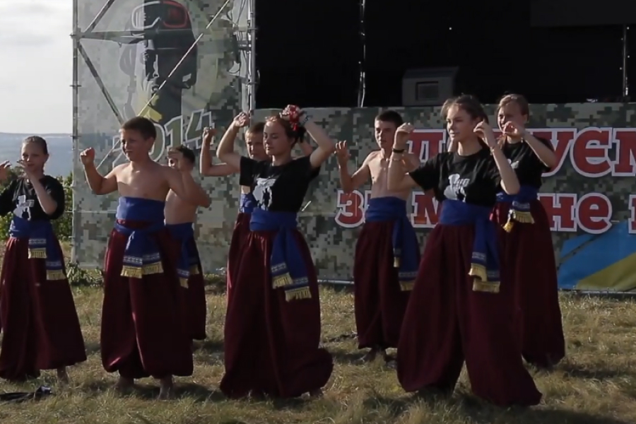 На Донеччині ветеран ООС навчає дітей бойовому мистецтву
