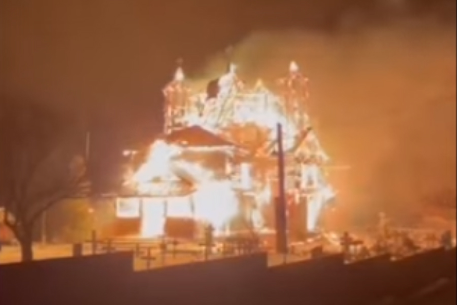На Буковині пожежа знищила дерев'яну церкву