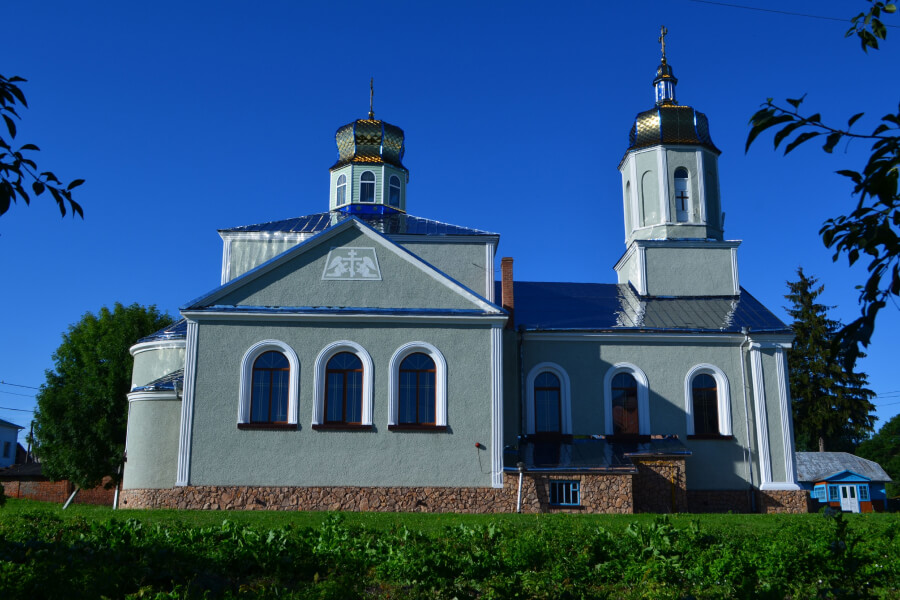 Жителі Рожище через суд виселяють московського попа з церкви