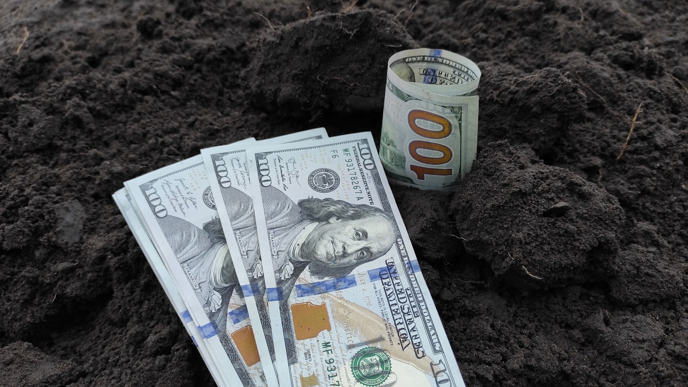 Гроші і земля