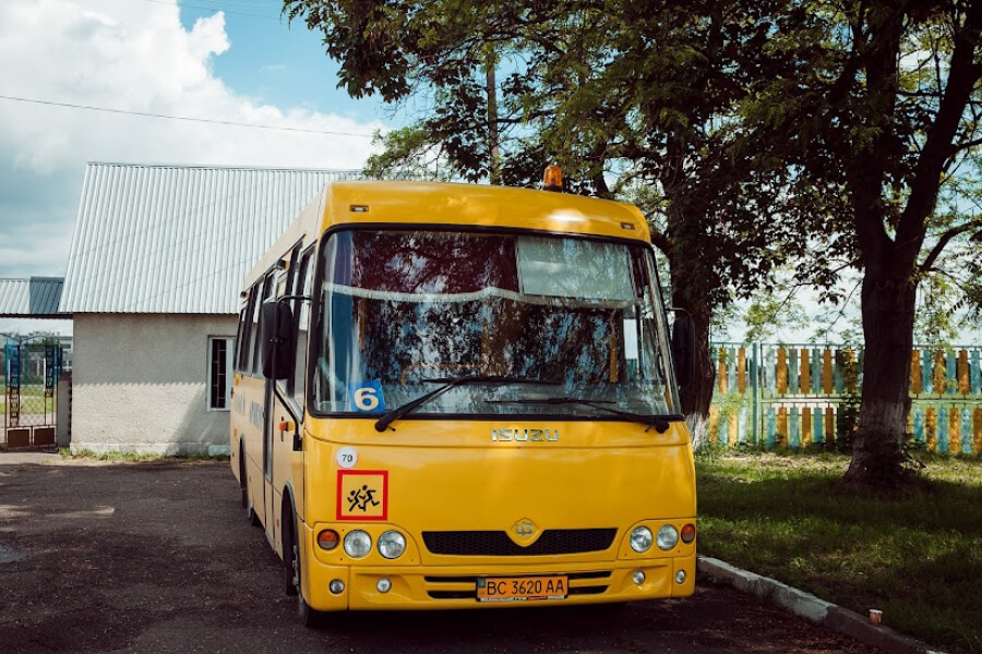 Заклади освіти придбали 400 шкільних автобусів