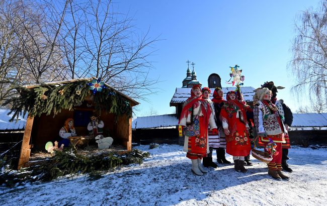 Вітаємо з Різдвом! Як люди в Україні зустрічають свято під час війни
