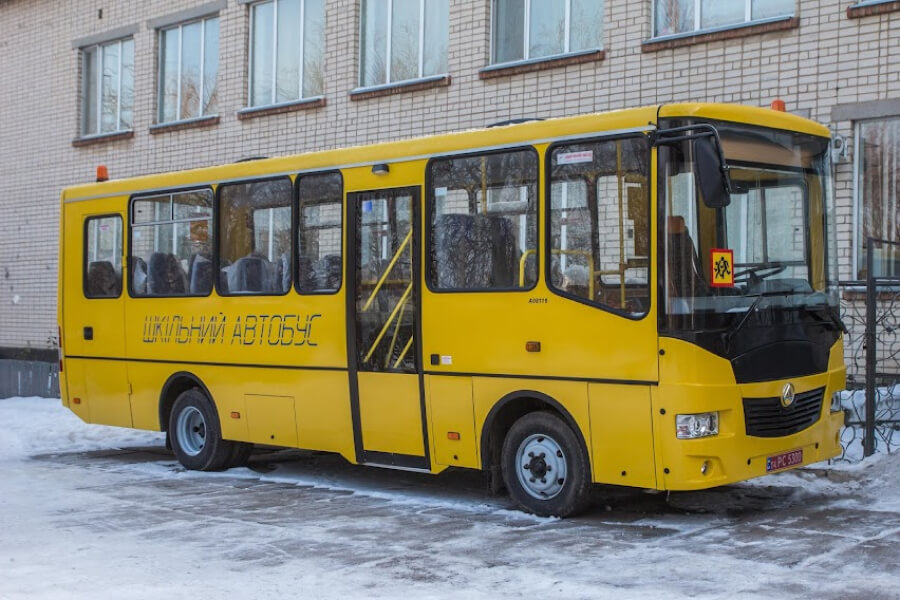Сільські громади Закарпаття отримали 12 шкільних автобусів