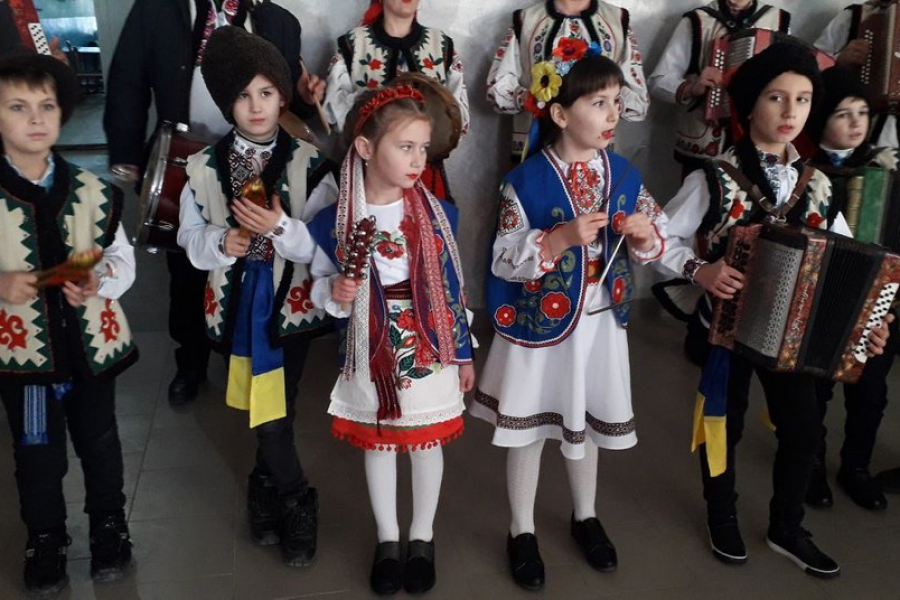 На Буковині вже півстоліття у селі діє музичний колектив