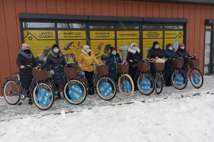 Соцпрацівники Петриківської громади отримали нові велосипеди