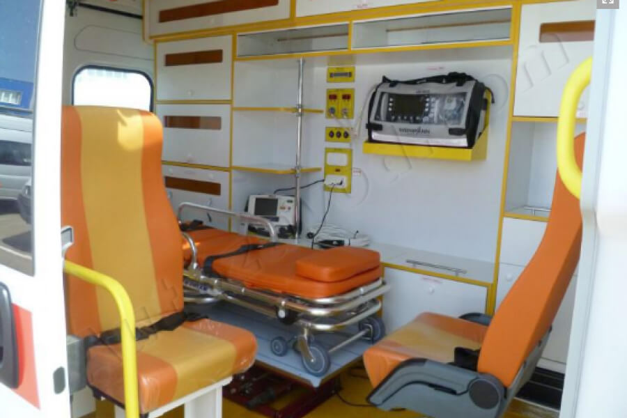 На Чернігівщині селищна лікарня отримала спеціалізований автомобіль