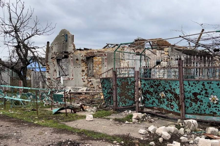 Знищене подвір'я у селі Благодатне