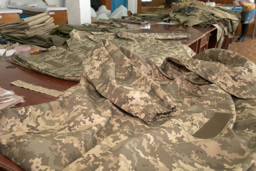 На Черкащині майстрині шиють одяг для ЗСУ