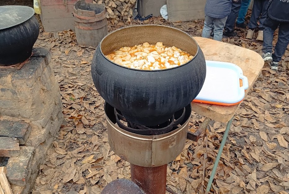 Борщ у чавуні