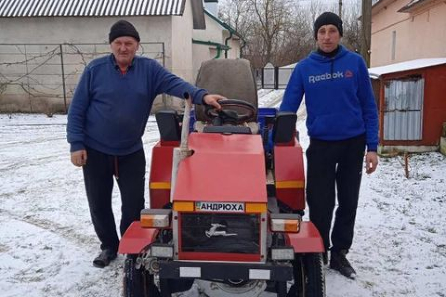 На Тернопільщині селяни створили трактор з жигуля