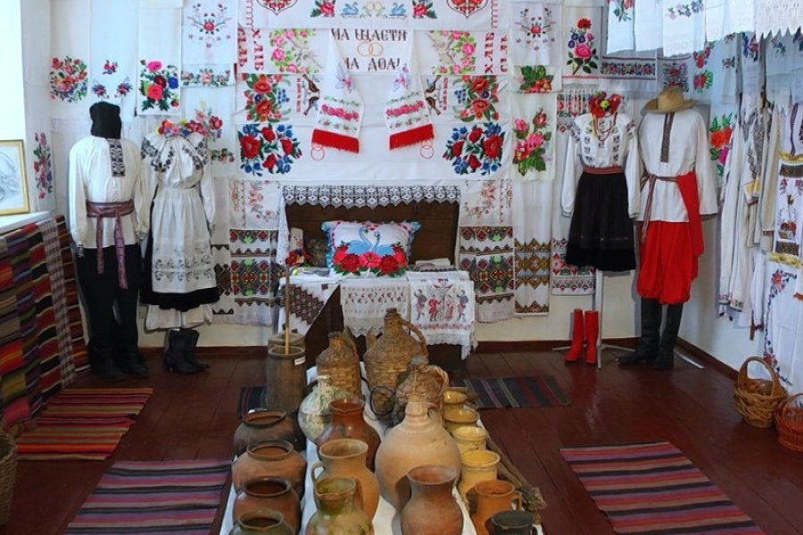У селі  Маниківці створили музей української культури