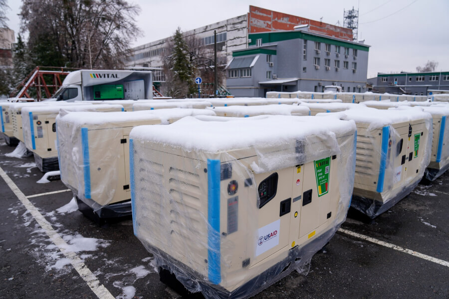 USAID передав Україні 1000 генераторів для соцпотреб