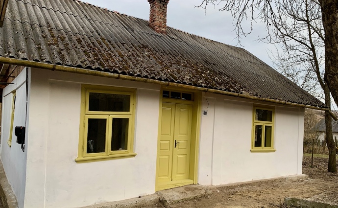 Львівська підприємиця створила бізнес на старих сільських хатах