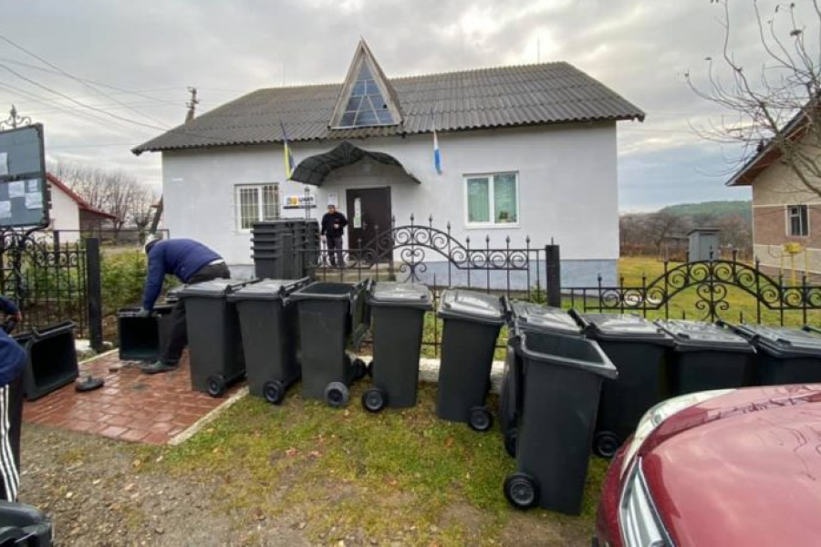 Села Франківської громади отримають контейнери для сміття