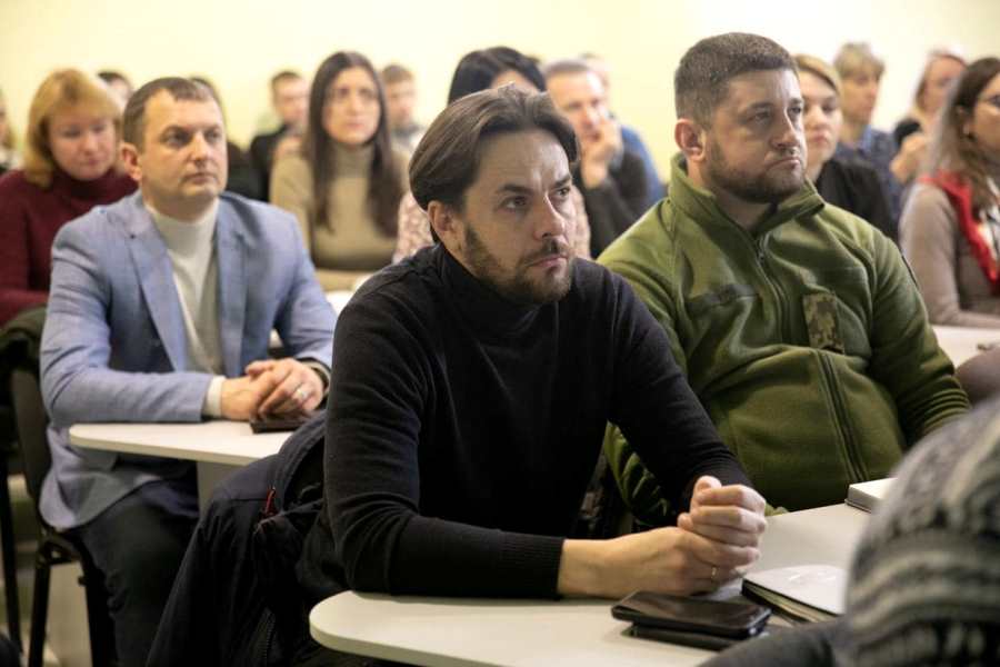 Володимир Злепко та Артем Бутов на конференції по ягідництву