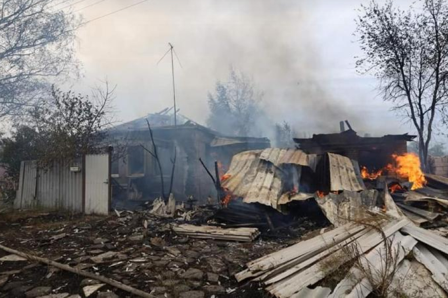 російські війська обстріляли фосфорними снарядами село 