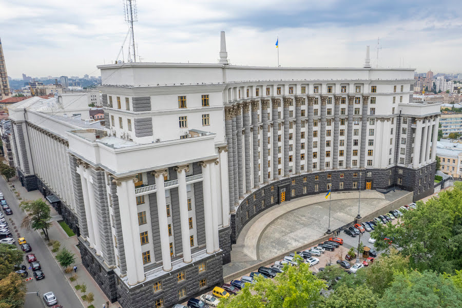 У громад — знову своє міністерство. Профайл Міністерства у справах громад, територій та внутрішньо переміщених осіб України та очільника Віталія Безгіна
